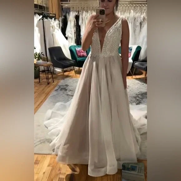 Jack Sullivan Wedding Dress - Picture 7 of 8